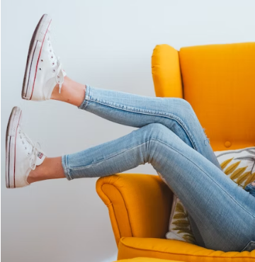 Inspirasi Outfit Skinny Jeans Wanita Untuk Berbagai Gaya