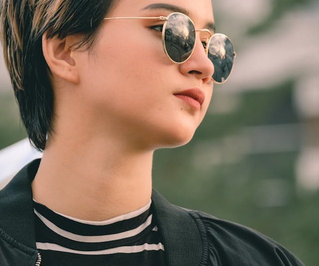 Baju Motif Garis-garis, Cocok Digunakan untuk Semua Acara